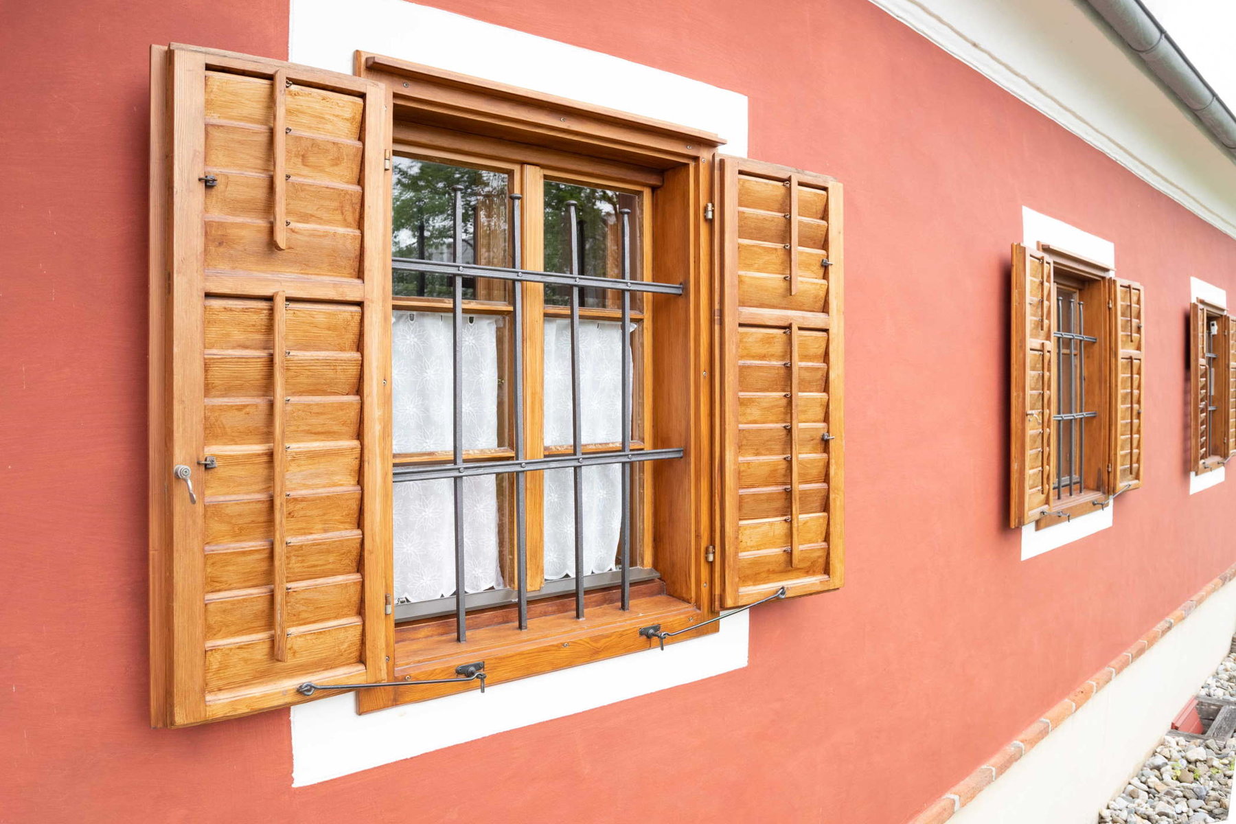 Holzfensterläden der Tischlerei Dengg