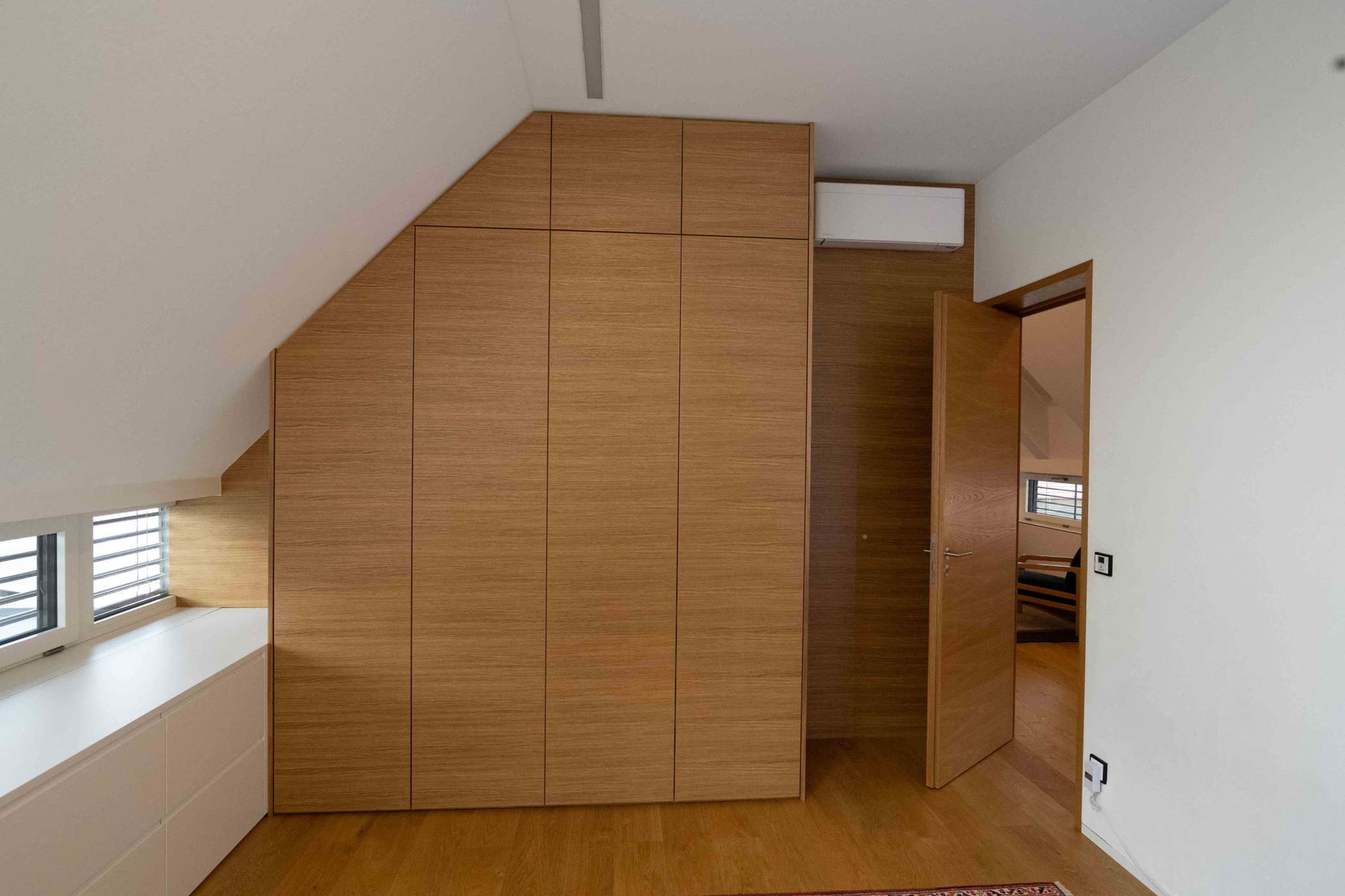 Schlafzimmerschrank von der Tischlerei Dengg