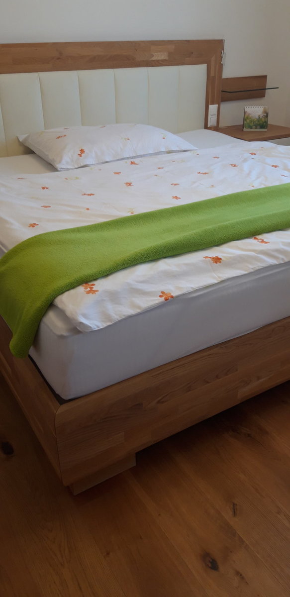 maßgefertigtes Bett von der Tischlerei Dengg